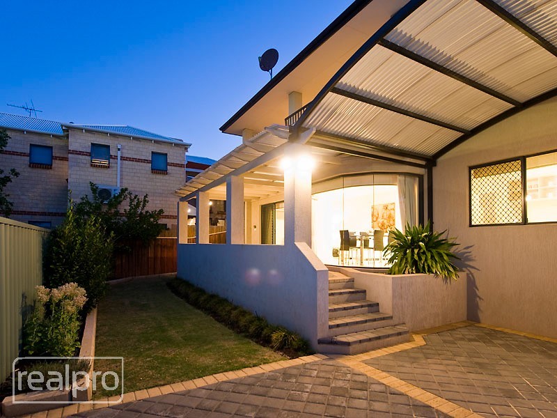 2 Klem Avenue, Salter Point WA 6152