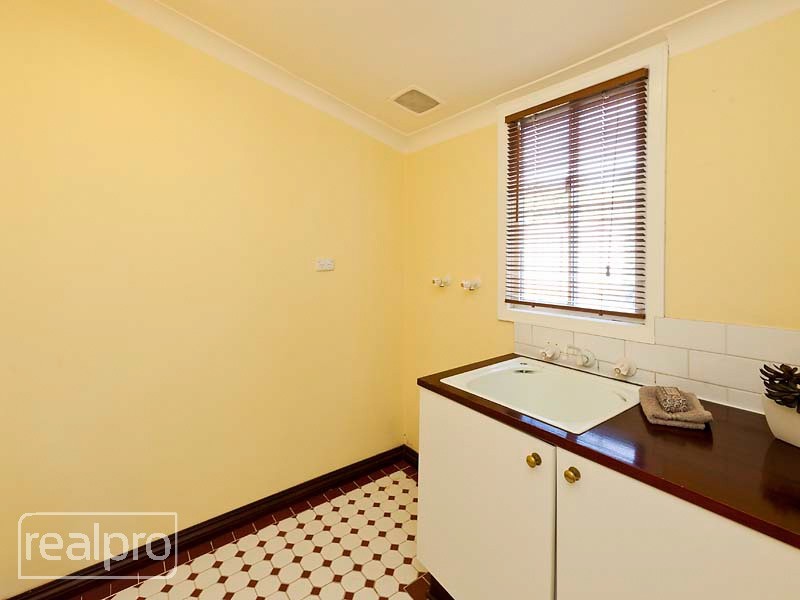 41B Cloister Avenue, Manning WA 6152