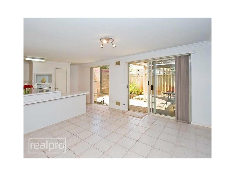 8/78 Clydesdale Street, Como WA 6152
