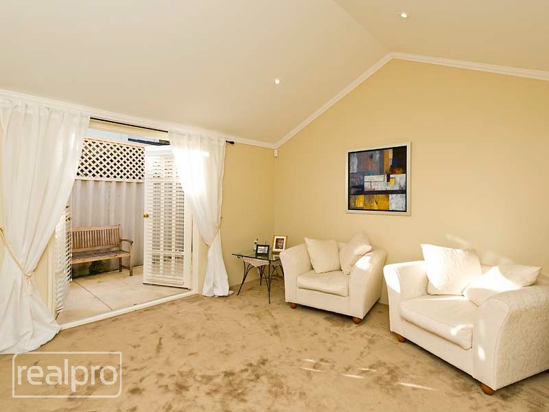 10A Letchworth Centre Avenue, Salter Point WA 6152