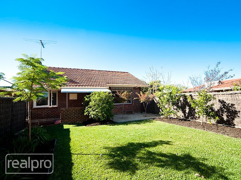 82 Welwyn Avenue, Salter Point WA 6152