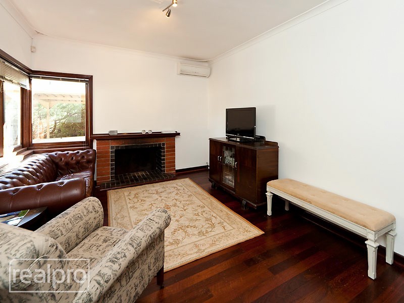 82 Welwyn Avenue, Salter Point WA 6152