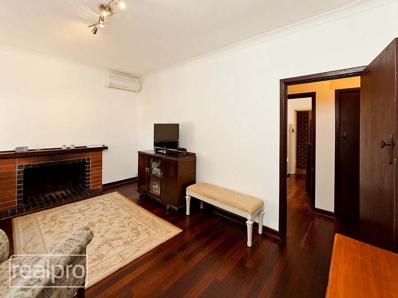 82 Welwyn Avenue, Salter Point WA 6152