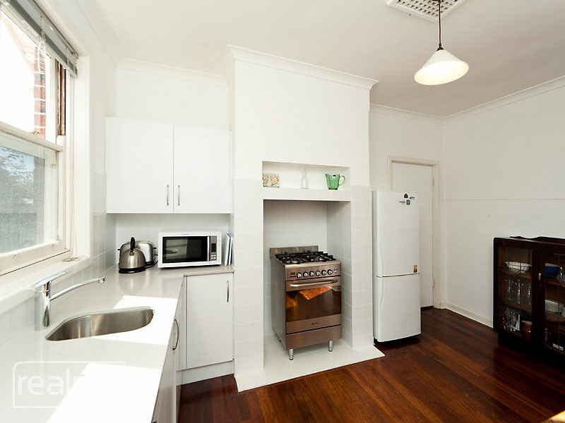 82 Welwyn Avenue, Salter Point WA 6152