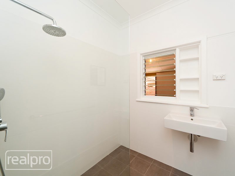 82 Welwyn Avenue, Salter Point WA 6152