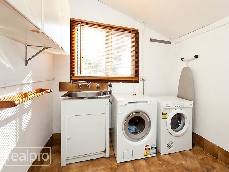 82 Welwyn Avenue, Salter Point WA 6152