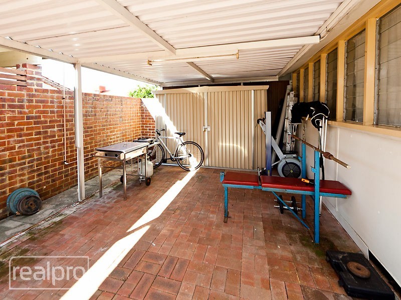 82 Welwyn Avenue, Salter Point WA 6152