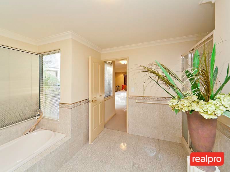 27 Gentilli Way, Salter Point WA 6152