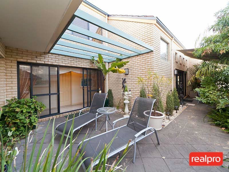 27 Gentilli Way, Salter Point WA 6152