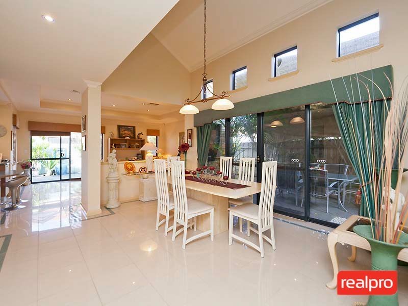 27 Gentilli Way, Salter Point WA 6152