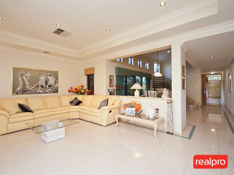 27 Gentilli Way, Salter Point WA 6152