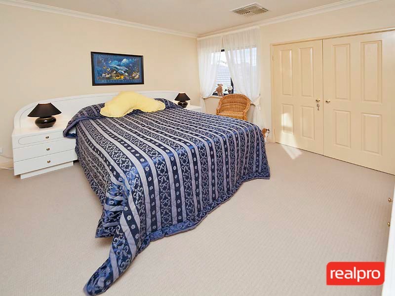 27 Gentilli Way, Salter Point WA 6152