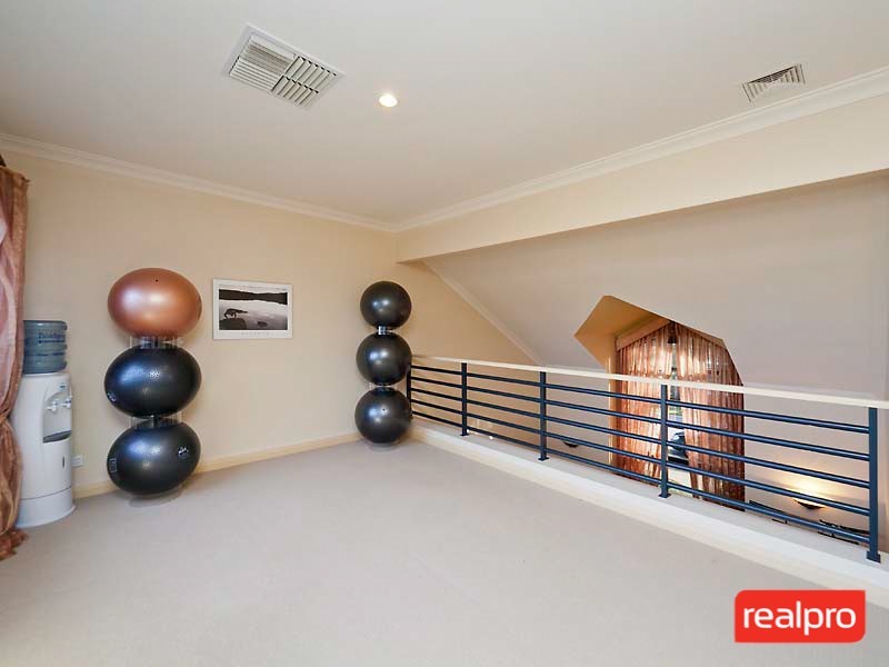 27 Gentilli Way, Salter Point WA 6152