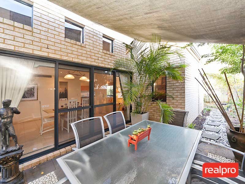 27 Gentilli Way, Salter Point WA 6152