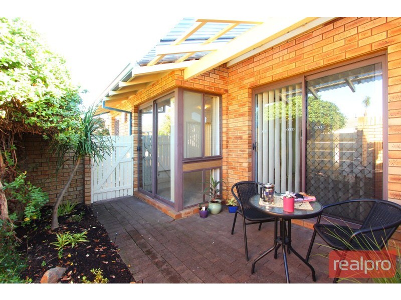 2/67 Axford Street, Como WA 6152