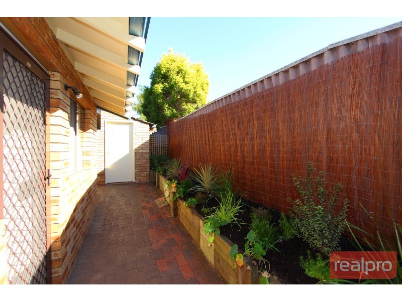 2/67 Axford Street, Como WA 6152