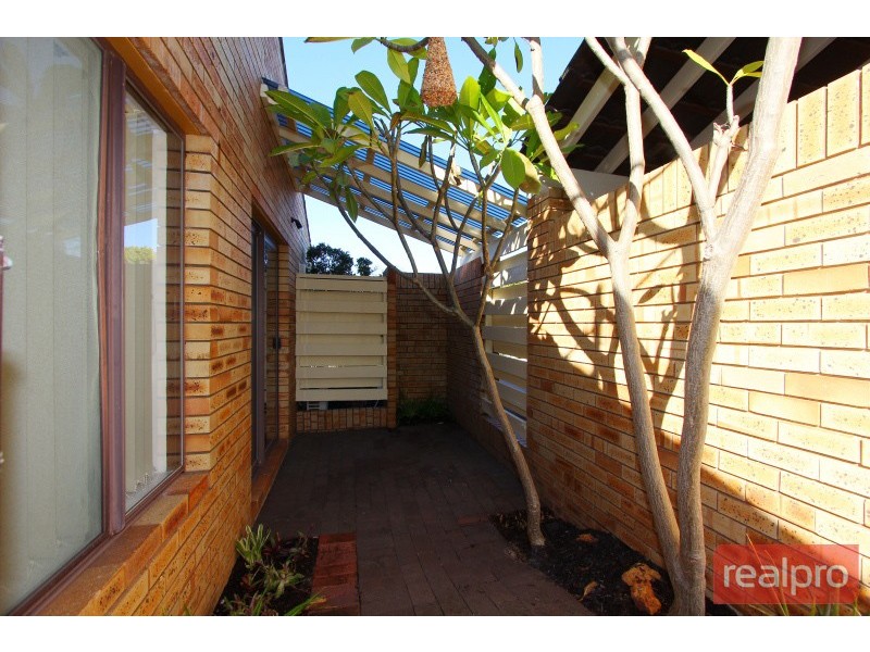 2/67 Axford Street, Como WA 6152