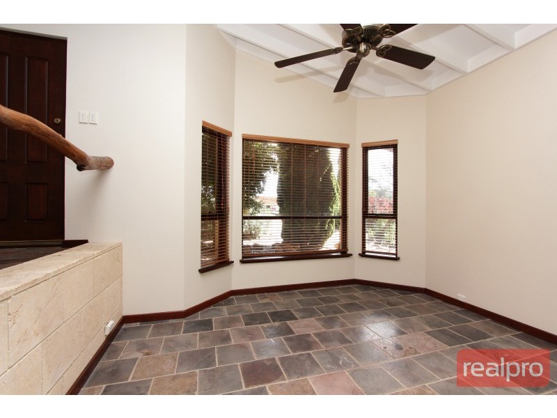 12 Balfern Court, Hamersley WA 6022