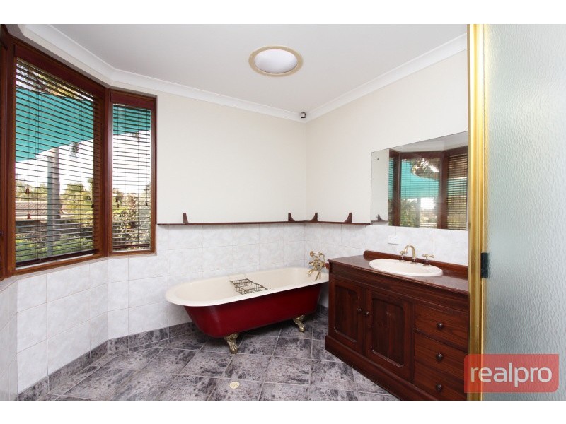 12 Balfern Court, Hamersley WA 6022