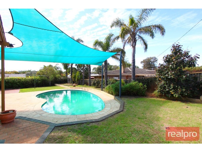 12 Balfern Court, Hamersley WA 6022