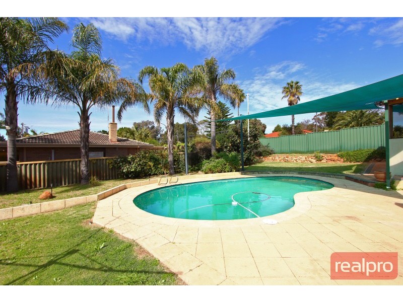 12 Balfern Court, Hamersley WA 6022