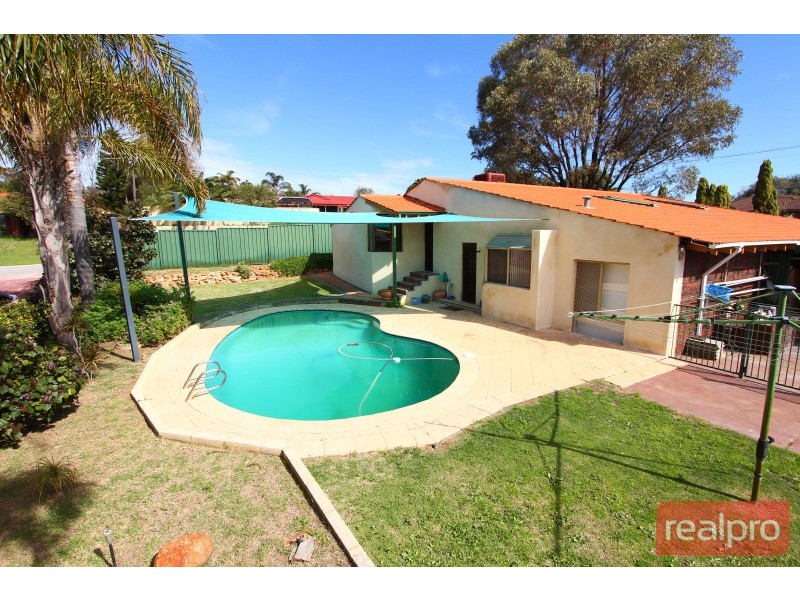 12 Balfern Court, Hamersley WA 6022