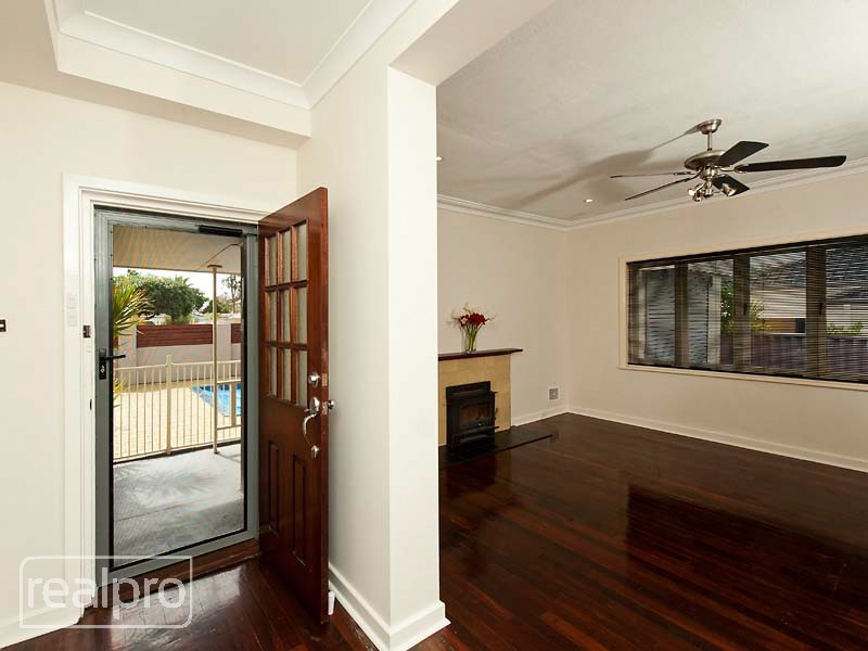 47 Bradshaw Crescent, Manning WA 6152