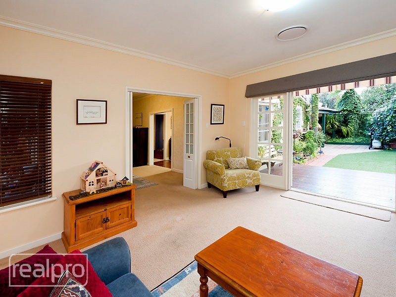 39A Bickley Crescent, Manning WA 6152