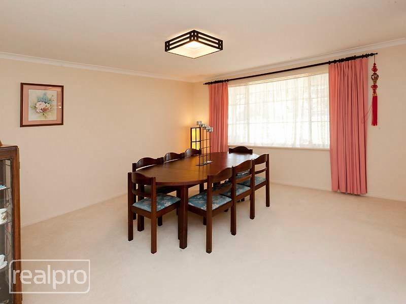 2 Potter Avenue, Salter Point WA 6152