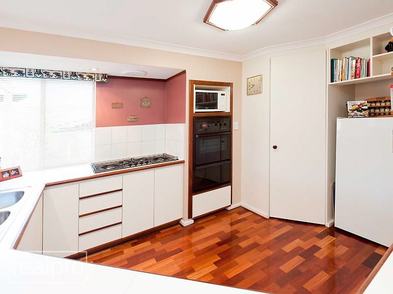 2 Potter Avenue, Salter Point WA 6152