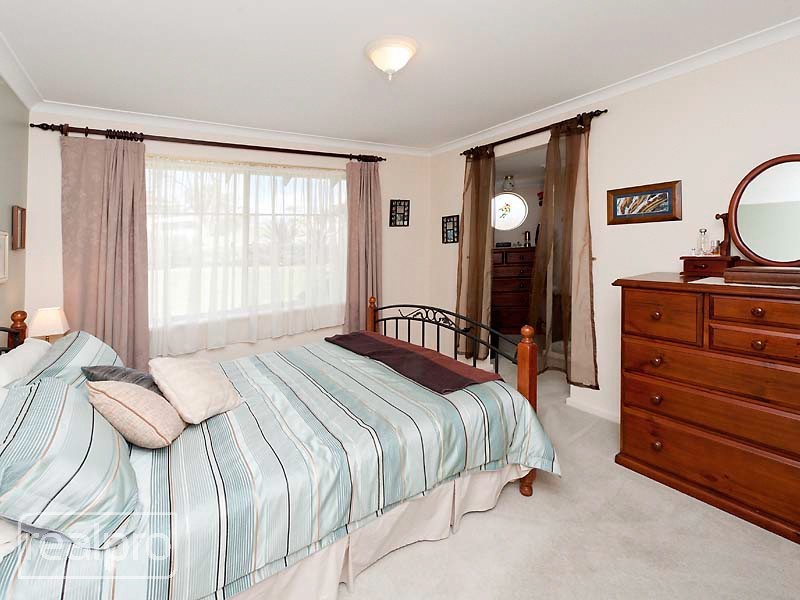 2 Potter Avenue, Salter Point WA 6152