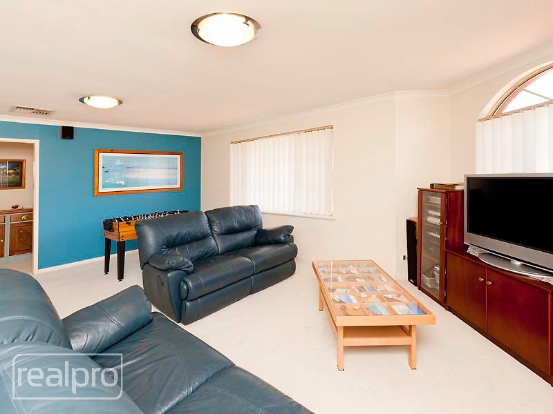 2 Potter Avenue, Salter Point WA 6152