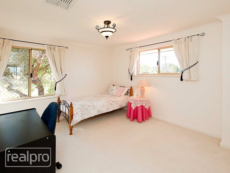 2 Potter Avenue, Salter Point WA 6152