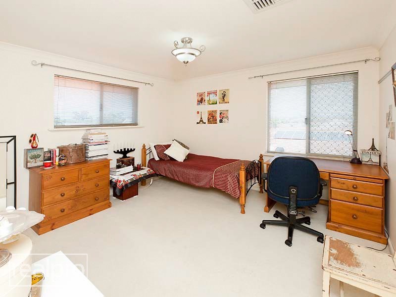 2 Potter Avenue, Salter Point WA 6152