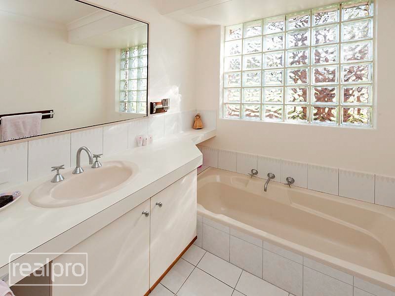 2 Potter Avenue, Salter Point WA 6152