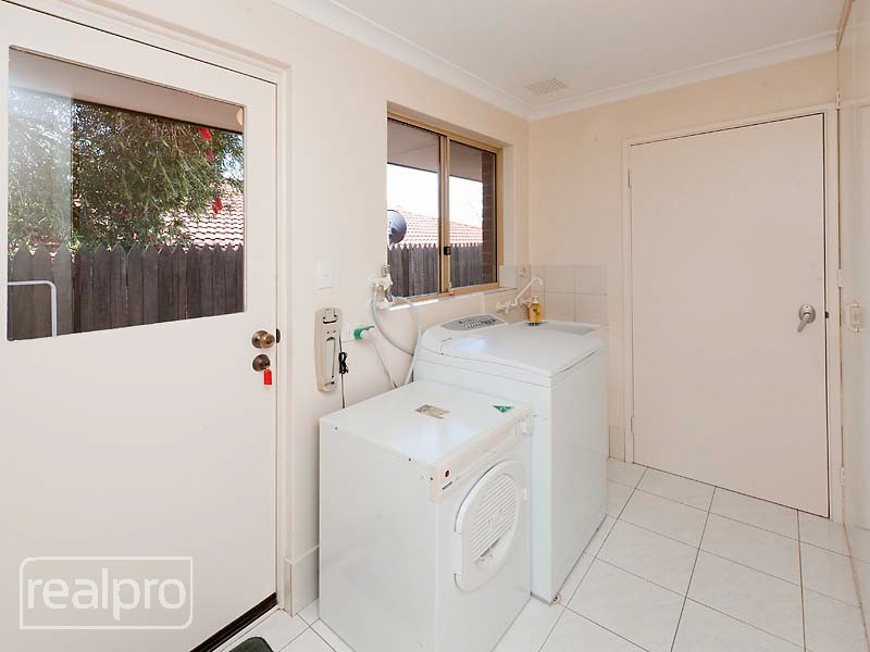 2 Potter Avenue, Salter Point WA 6152