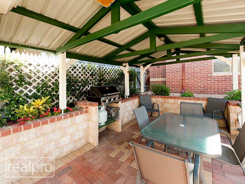 2 Potter Avenue, Salter Point WA 6152