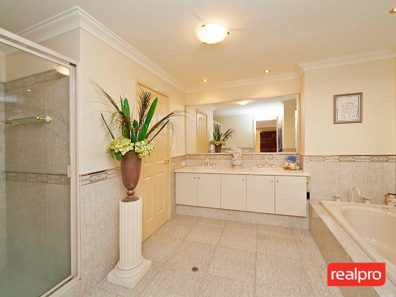 27 Gentilli Way, Salter Point WA 6152