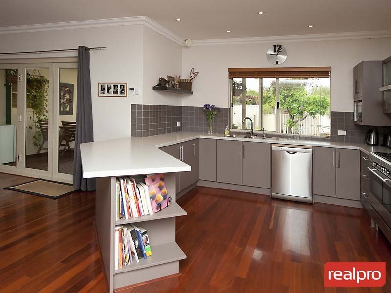 28 Pether Road, Manning WA 6152