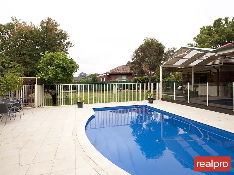 28 Pether Road, Manning WA 6152