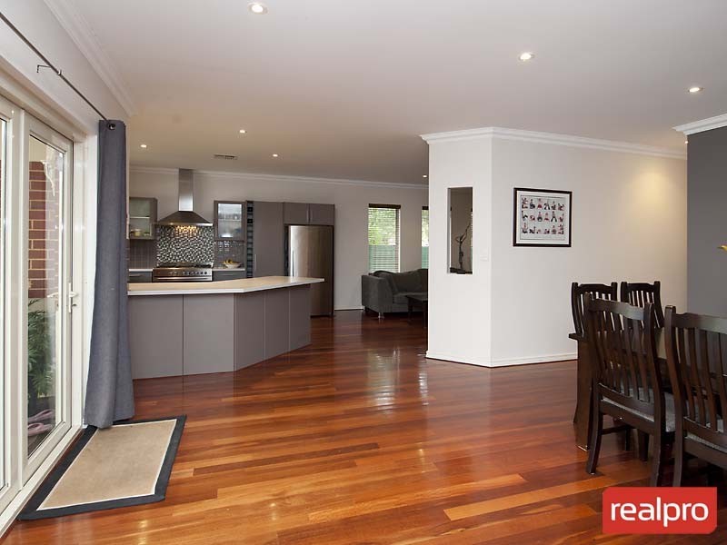 28 Pether Road, Manning WA 6152