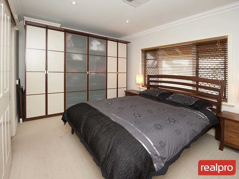 28 Pether Road, Manning WA 6152