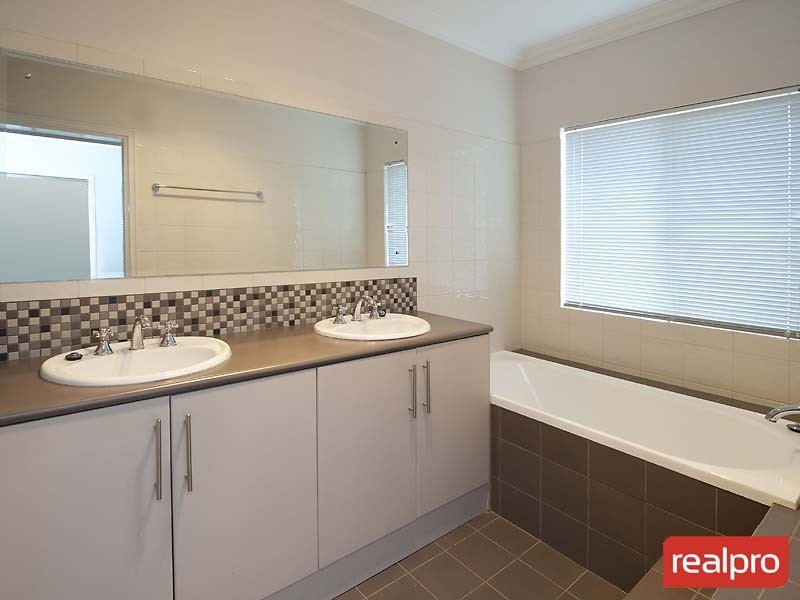 28 Pether Road, Manning WA 6152