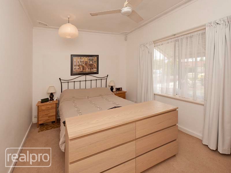 66 Henning Crescent, Manning WA 6152