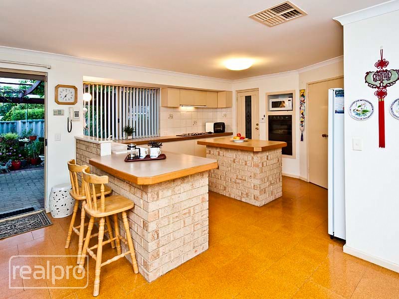 23 Goss Avenue, Manning WA 6152