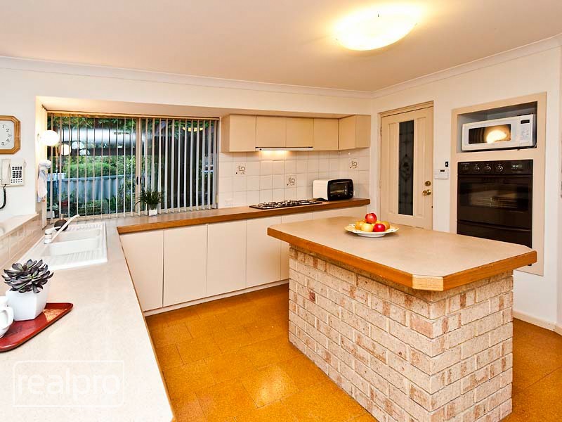 23 Goss Avenue, Manning WA 6152