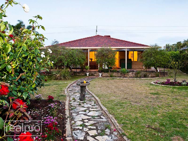 23 Goss Avenue, Manning WA 6152