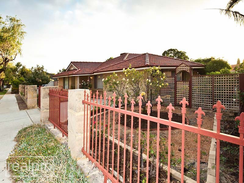 23 Goss Avenue, Manning WA 6152