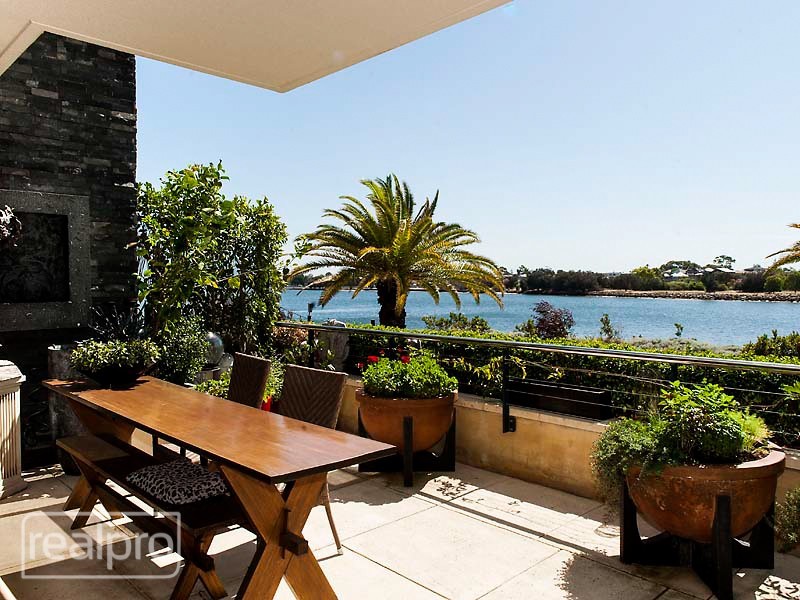 3/72 Canning Beach Road, Applecross WA 6153