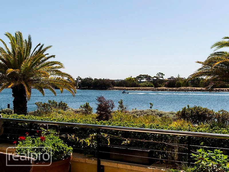 3/72 Canning Beach Road, Applecross WA 6153
